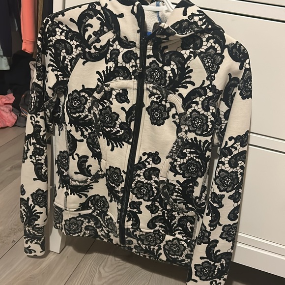 Lululemon black and white floral scuba - Picture 5 of 6